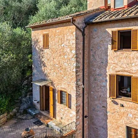 Tuscan Sits Between And Pisa Hills * Lucca