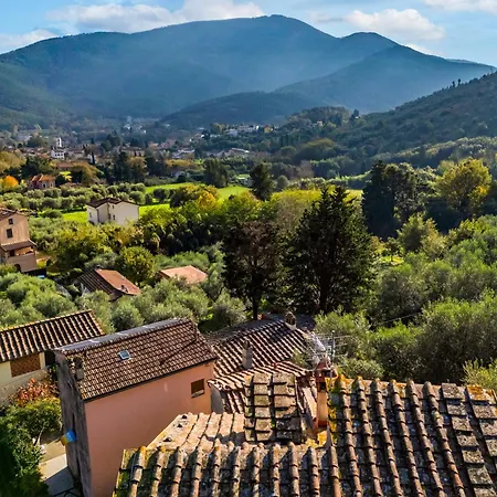Tuscan Sits Between And Pisa Hills * Lucca