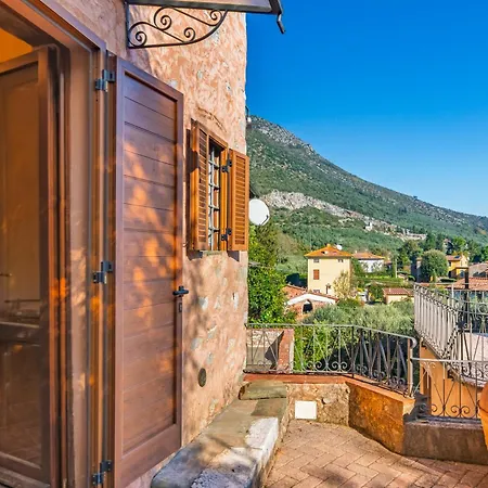 Tuscan Sits Between And Pisa Hills * Lucca